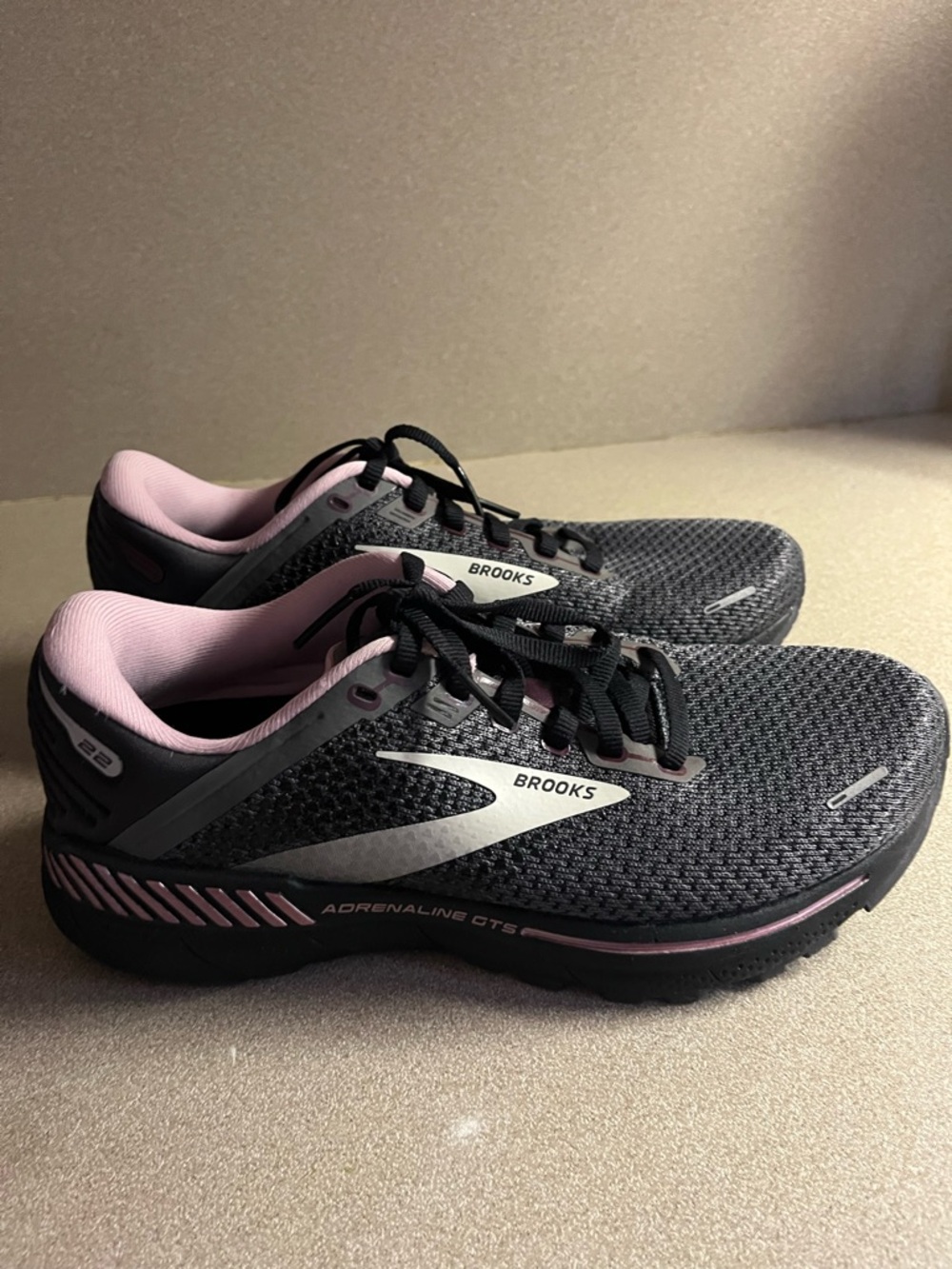 Brooks Women's Running Shoes - Black & Light Pink